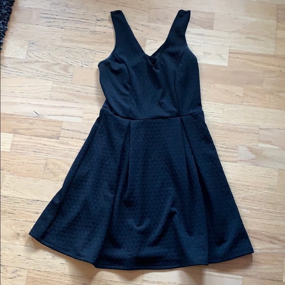 Fit + Flare / Black V-neck Dress - Picture 3 of 4